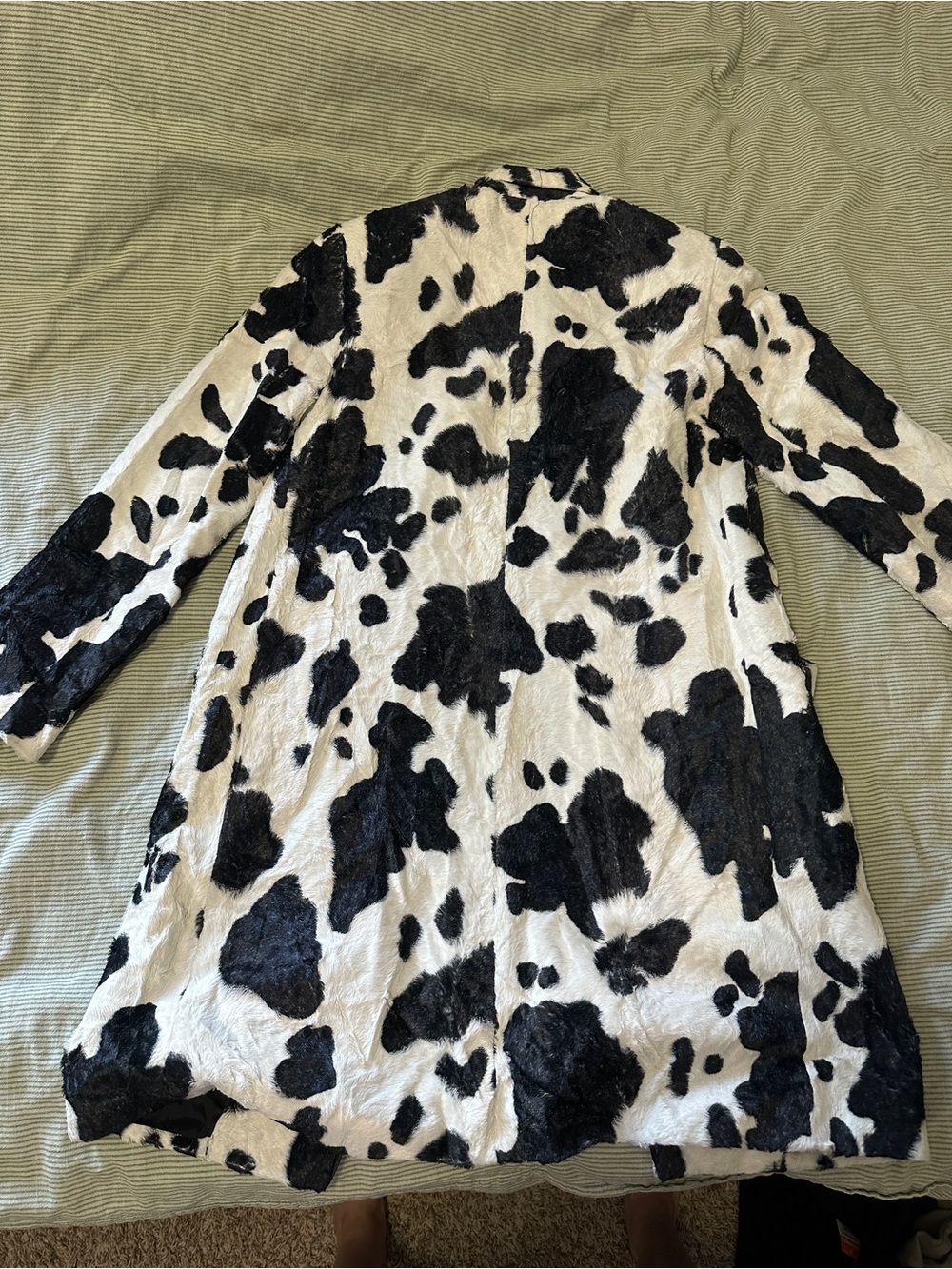 CACHE Faux Fur Cow-Print Coat - Black & White Women’s Jacket - Picture 6 of 7
